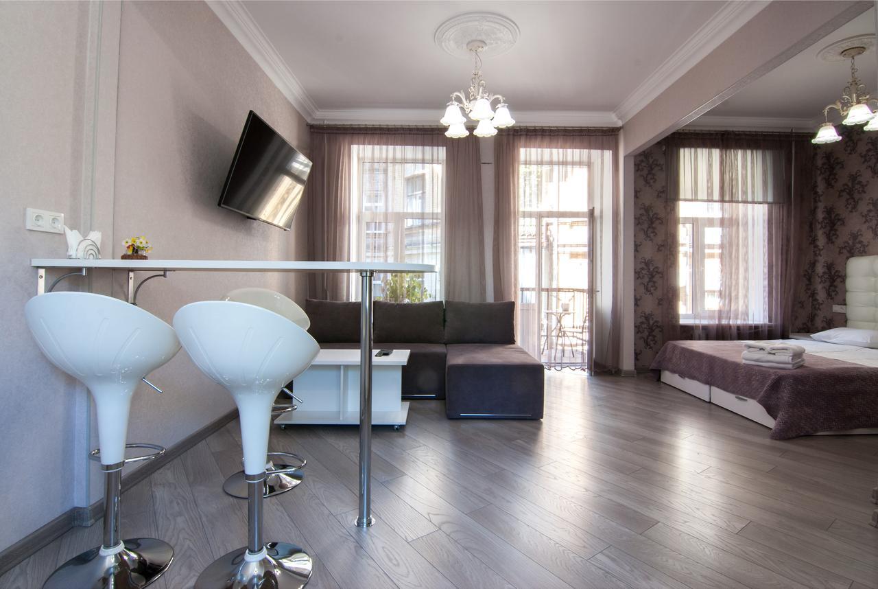 Home Hotel Apartments On Mykhailivska Square - Kiev Kültér fotó