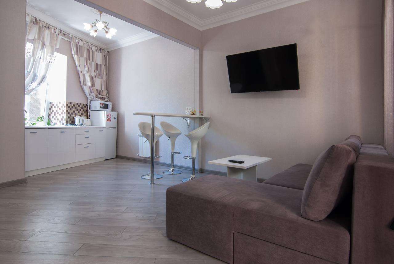 Home Hotel Apartments On Mykhailivska Square - Kiev Kültér fotó