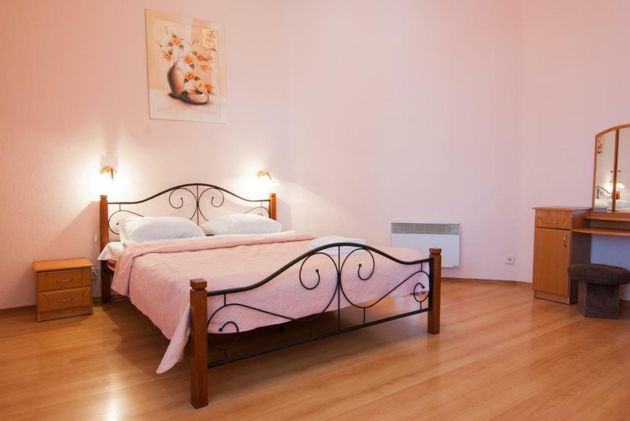 Home Hotel Apartments On Mykhailivska Square - Kiev Kültér fotó