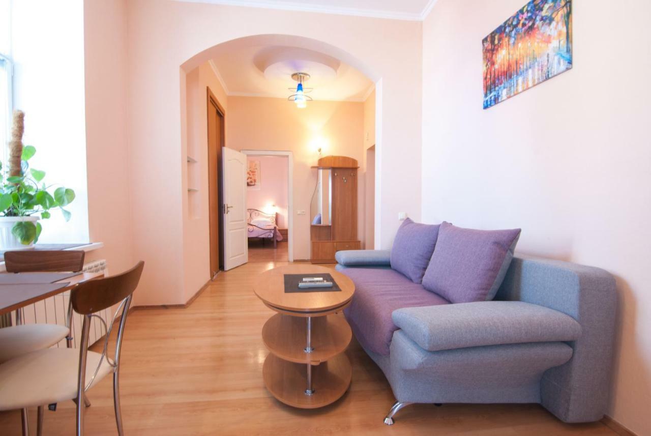 Home Hotel Apartments On Mykhailivska Square - Kiev Kültér fotó