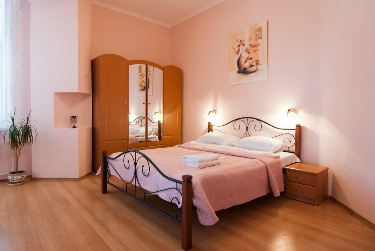 Home Hotel Apartments On Mykhailivska Square - Kiev Kültér fotó