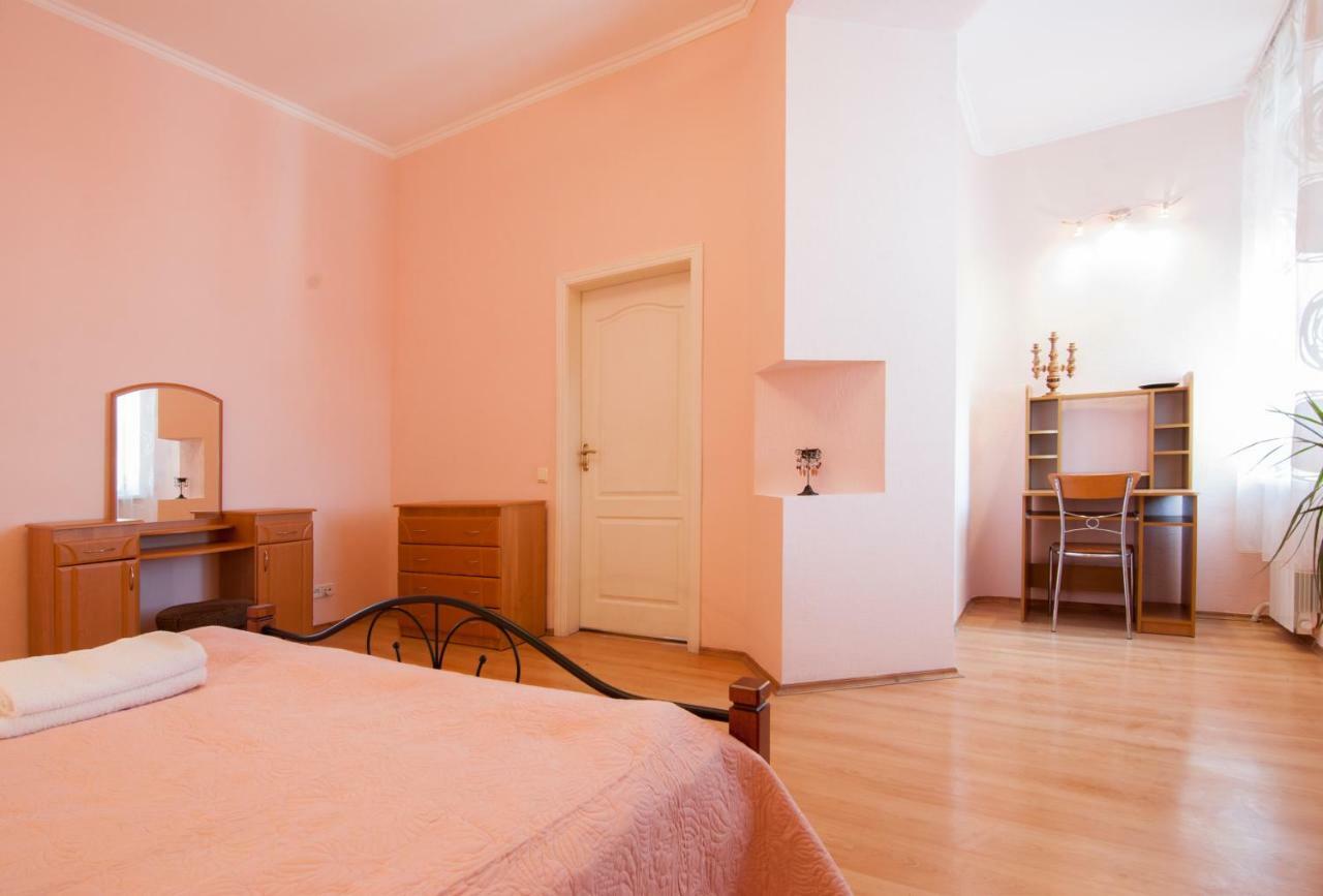 Home Hotel Apartments On Mykhailivska Square - Kiev Kültér fotó