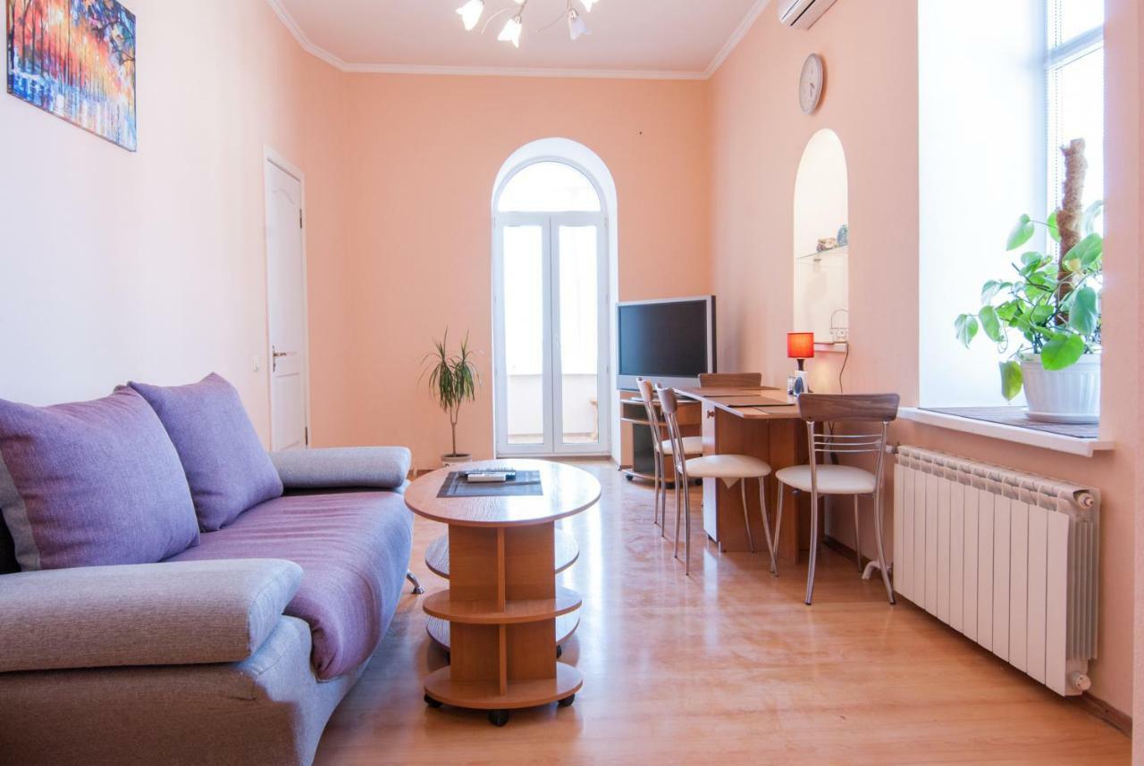 Home Hotel Apartments On Mykhailivska Square - Kiev Kültér fotó